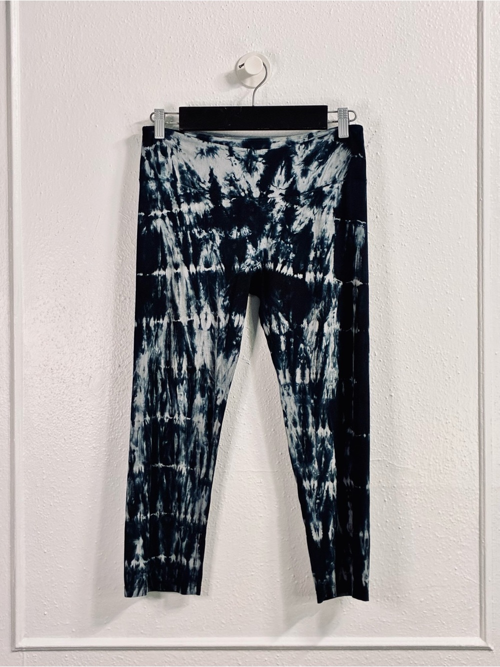 Hands to Hearts Tie-Dye Black & White Leggings Sz.XL